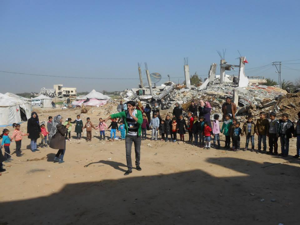 Utečenci pred utečeneckým táborom